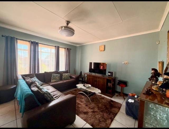 3 BEDROOM HOUSE FOR SALE IN VANDERBIJLPARK CW 6